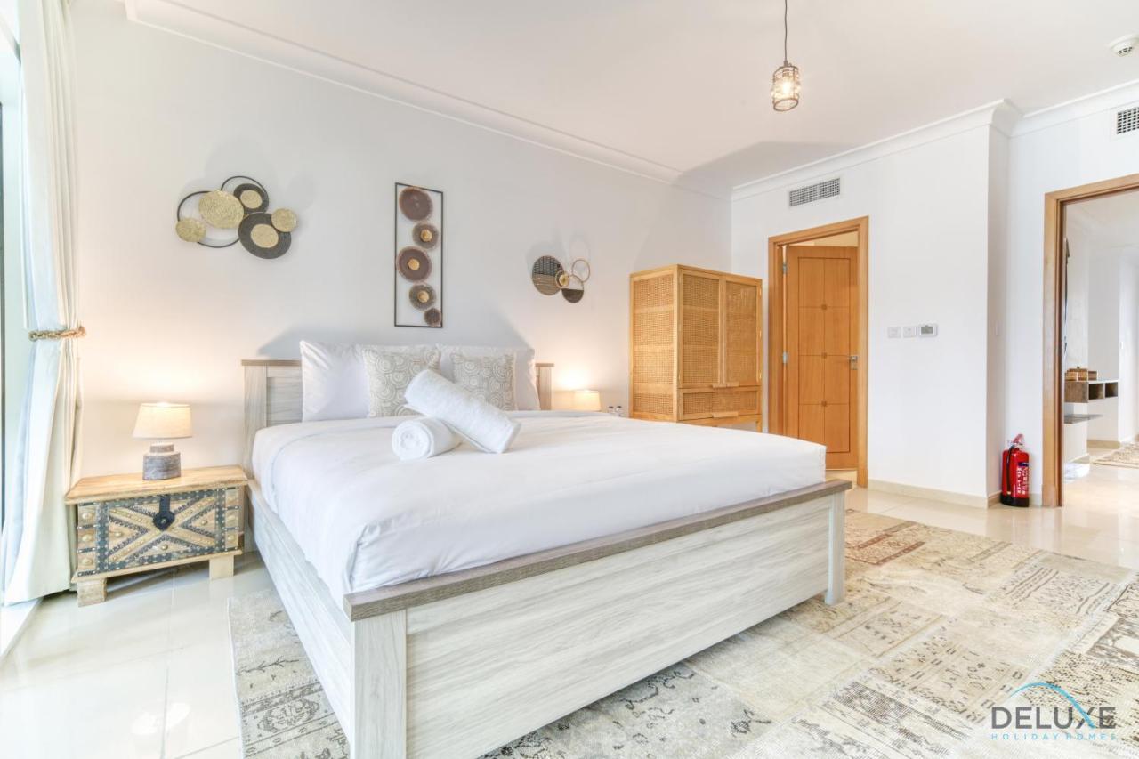 Villa Distinguished 4br With 2 Assistant's At Marinascape Marina By Deluxe