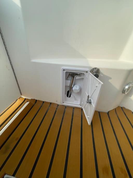 Yacht Boat 2 Beds 1 Bath Eye Marina Jbr * Dubai