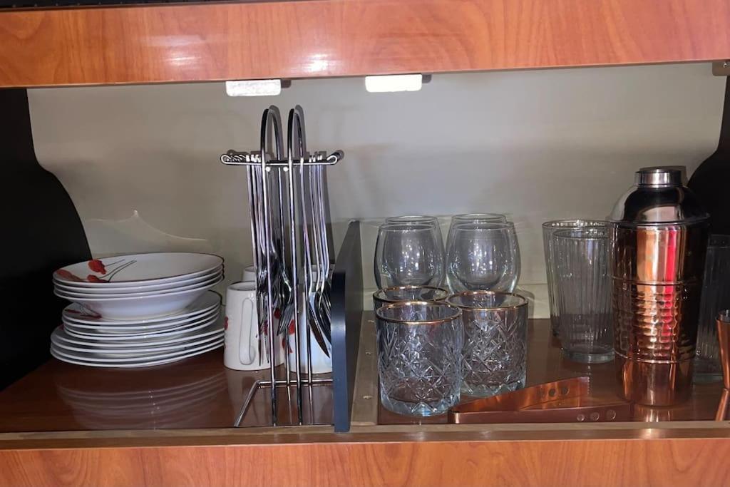 Yacht Boat 2 Beds 1 Bath Eye Marina Jbr *