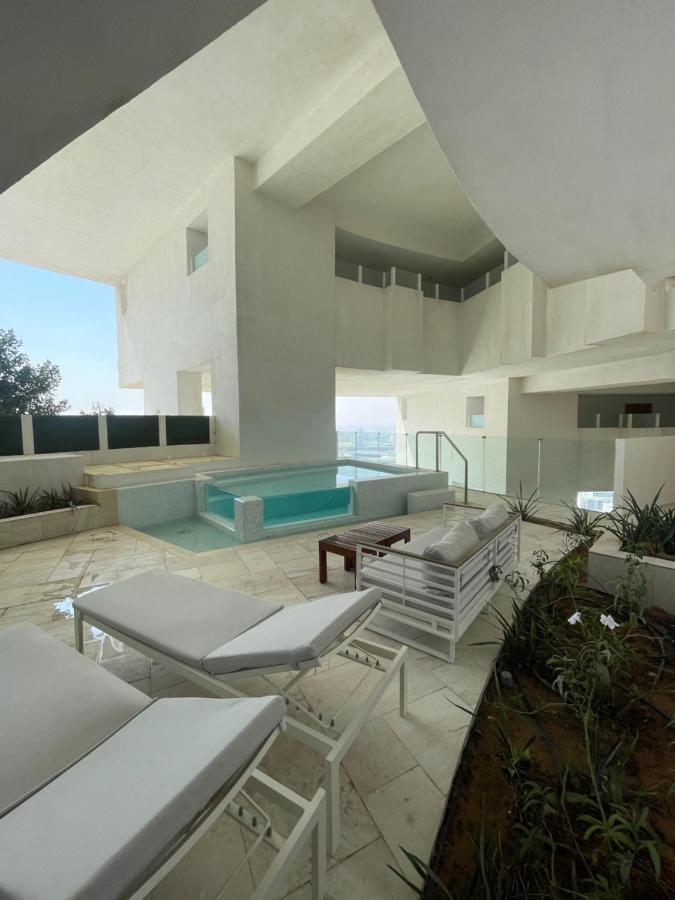 Apartment شقة خاصة في فايف جميرا مع مسبح خاص Private In A Five Jumeirah Village With Private Pool *