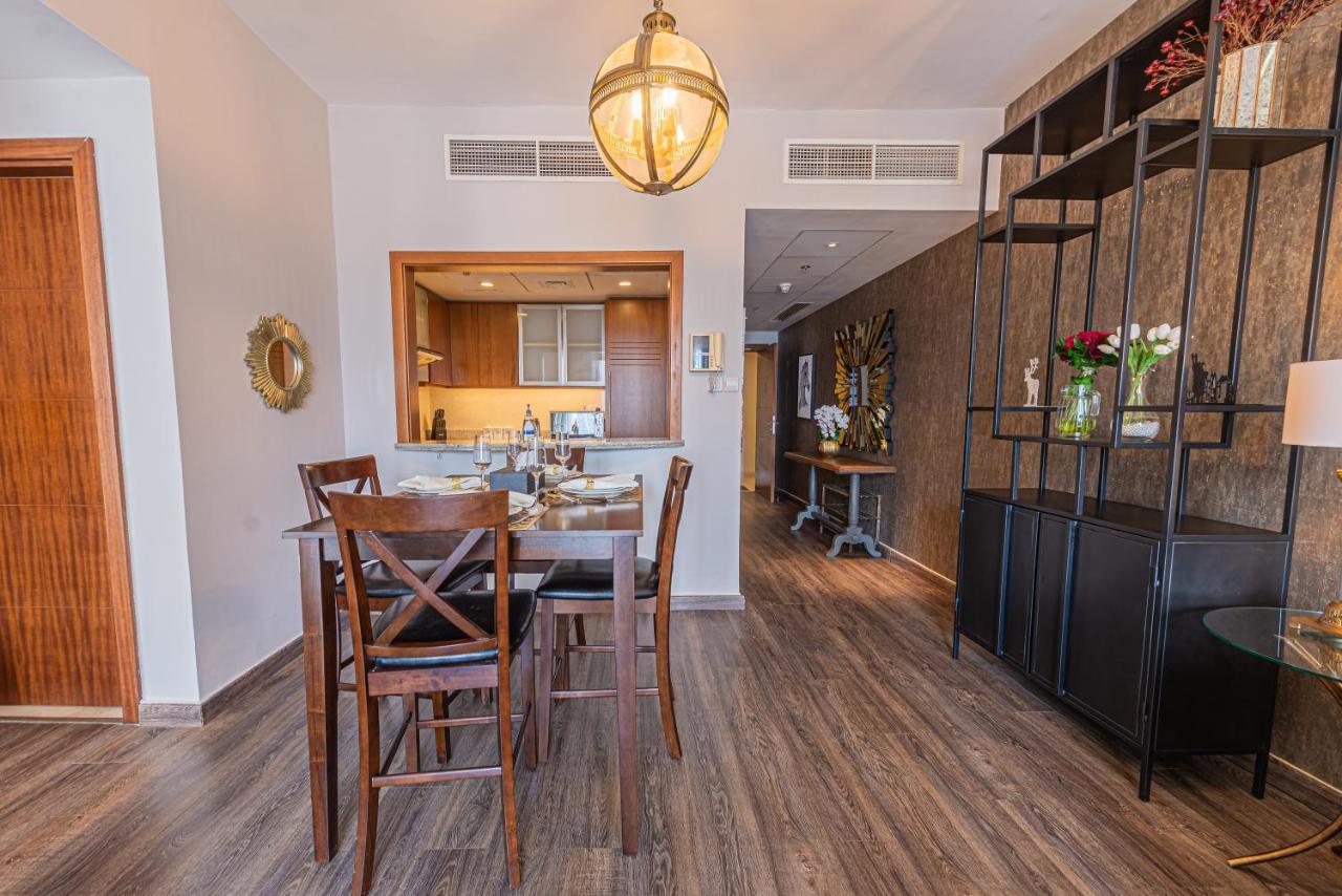 First Class 1br With Downtown Boulevard View *