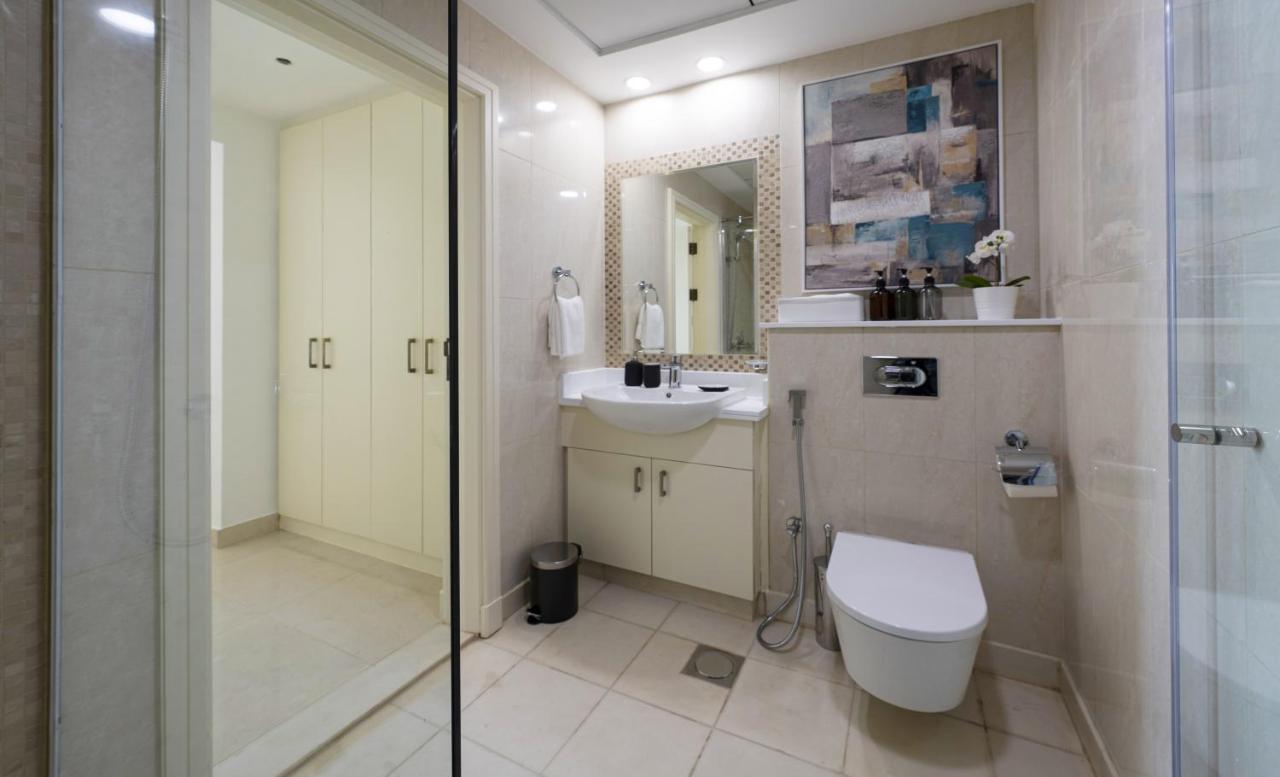 Apartment Ultimate / 4 Beds / Private / The Palm / Beachfront / Upgraded / Full Palm, Marina Skyline, Ain View