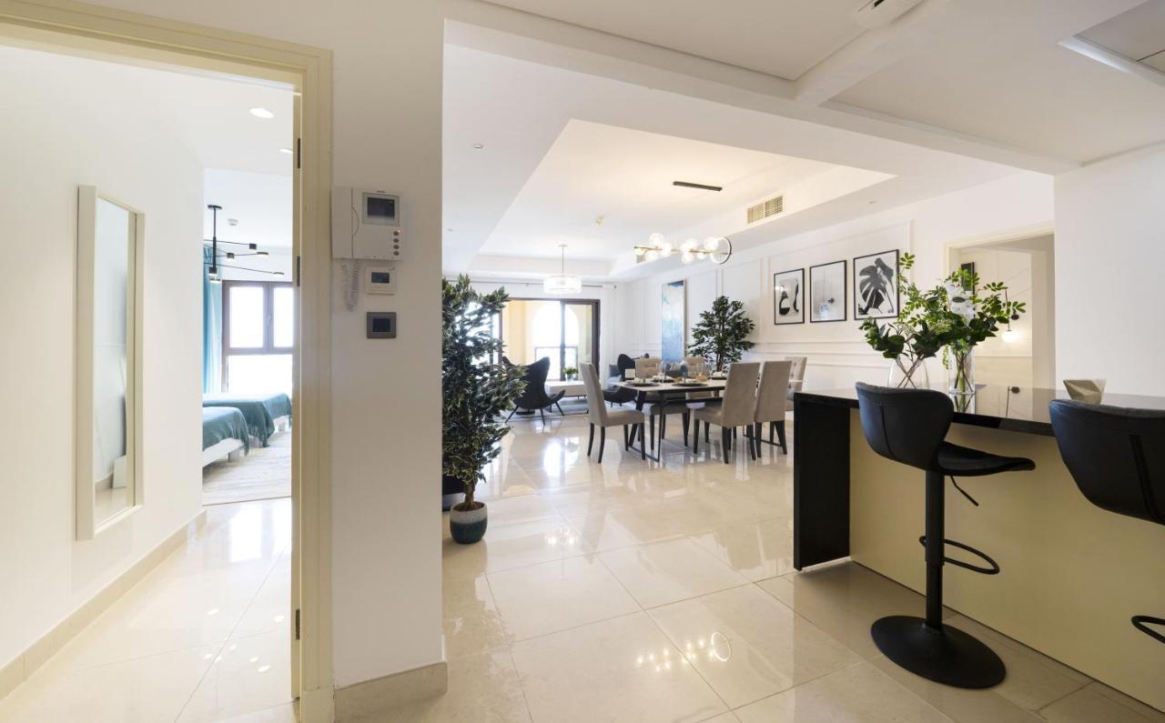 Ultimate / 4 Beds / Private / The Palm / Beachfront / Upgraded / Full Palm, Marina Skyline, Ain View *