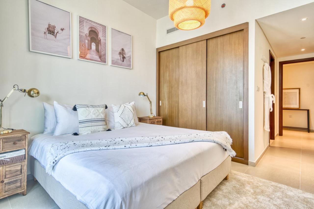 Daire Incredible Views From Classy With Terrace Dubai