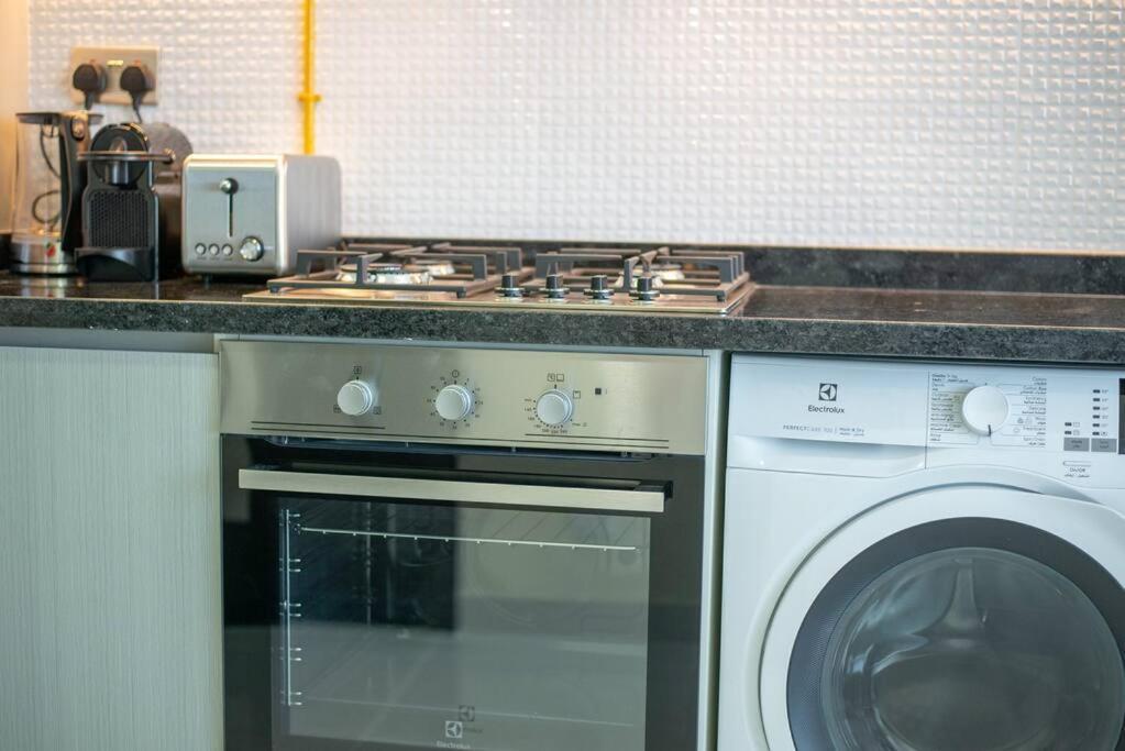 Breathtaking View Compact & Modern Spacious Apartment