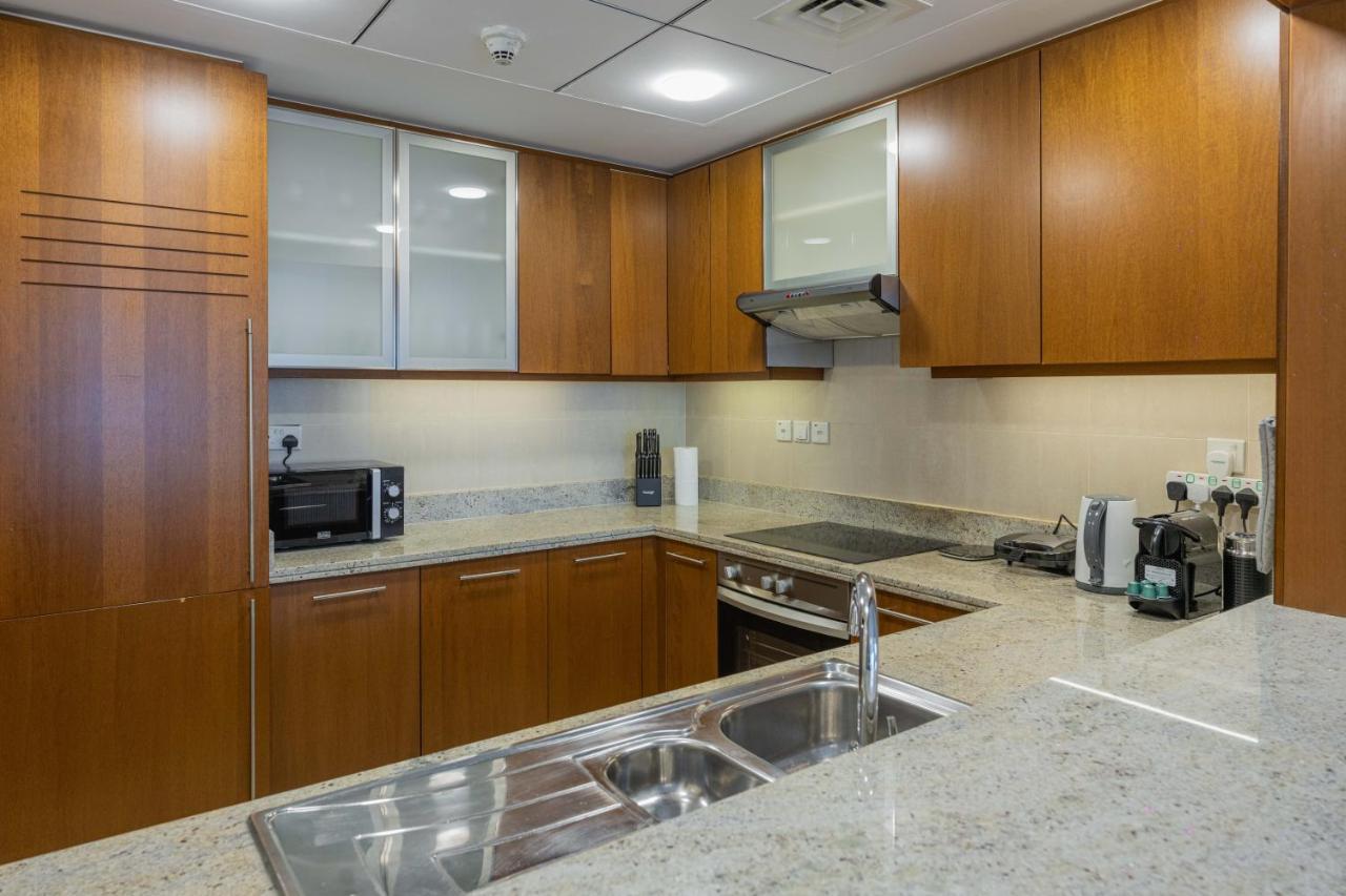 First Class 1br With Fountain View *