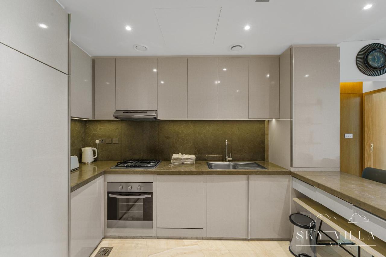 Daire Five Jumeirah Village - Luxury Sky Private Pool *