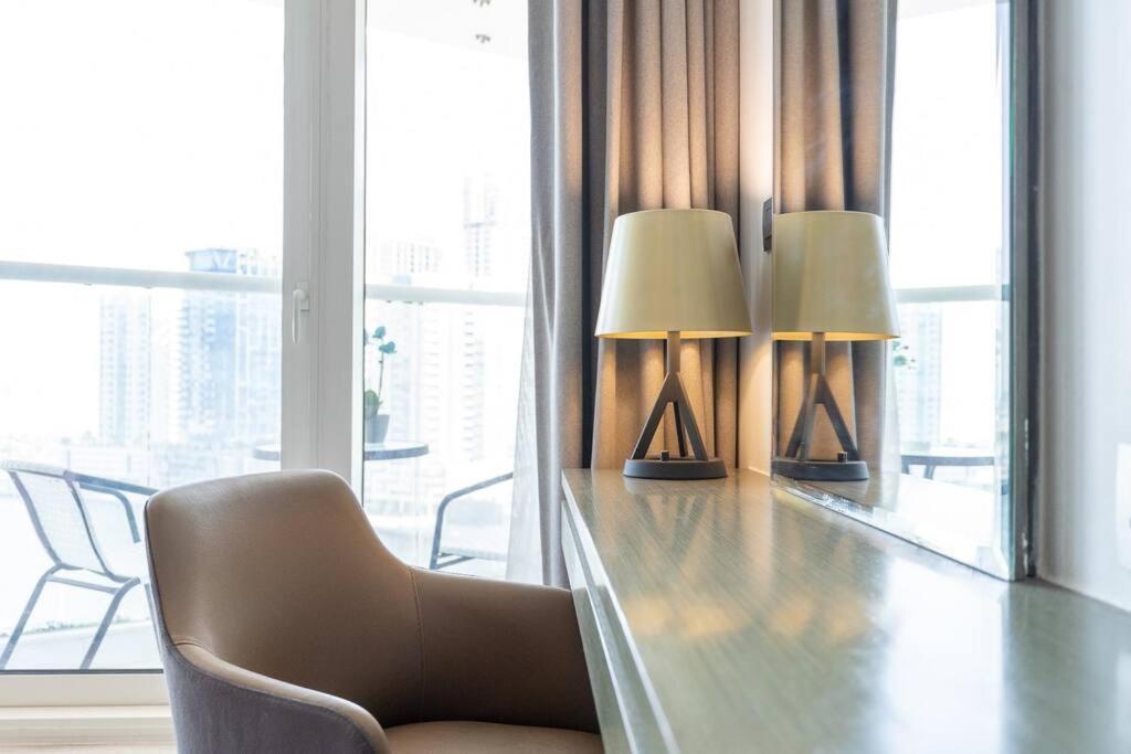 Apartment Modern Studio With Prime View Of Canal *