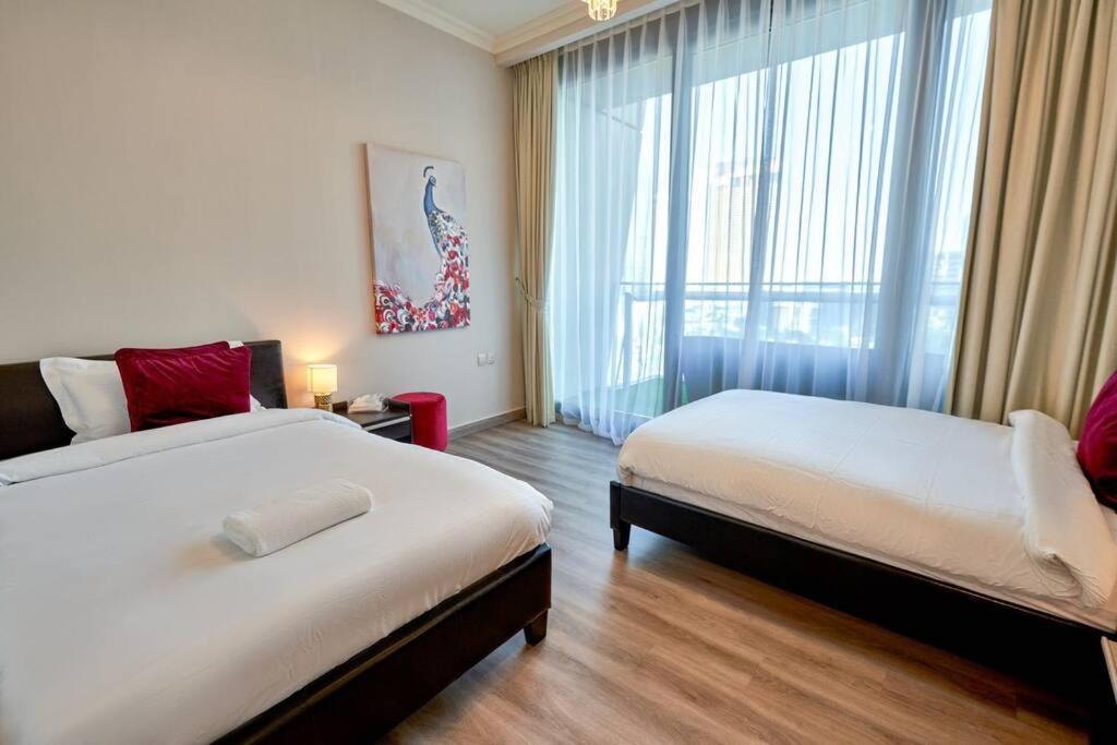 Magnificent Stunning 2 Bedroom With Burj Khalifa View