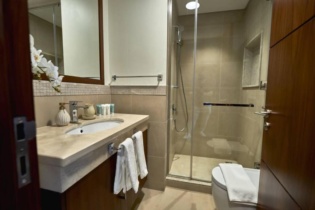 Magnificent Stunning 2 Bedroom With Burj Khalifa View * Dubai