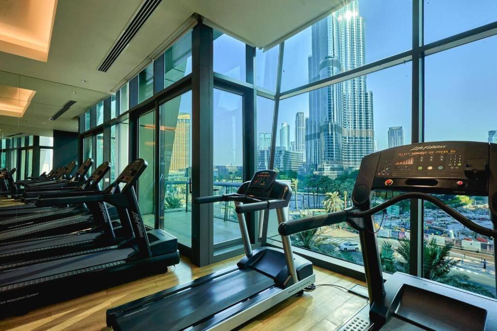 Magnificent Stunning 2 Bedroom With Burj Khalifa View Apartment *