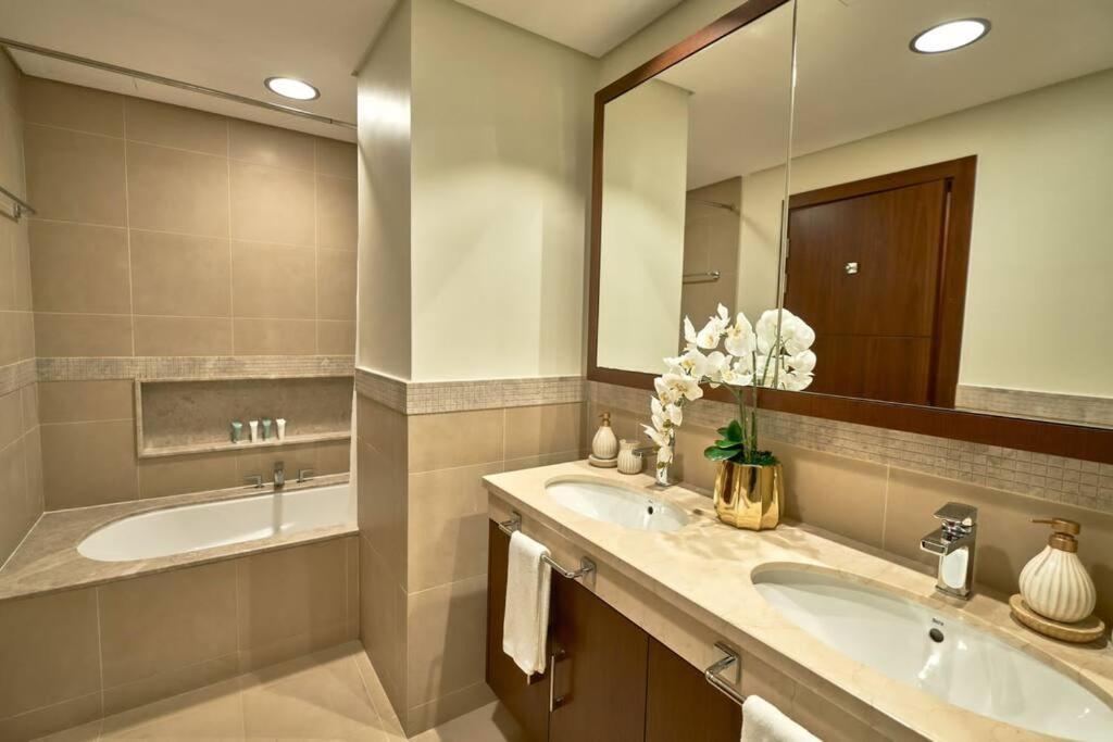 Magnificent Stunning 2 Bedroom With Burj Khalifa View Apartment Dubai