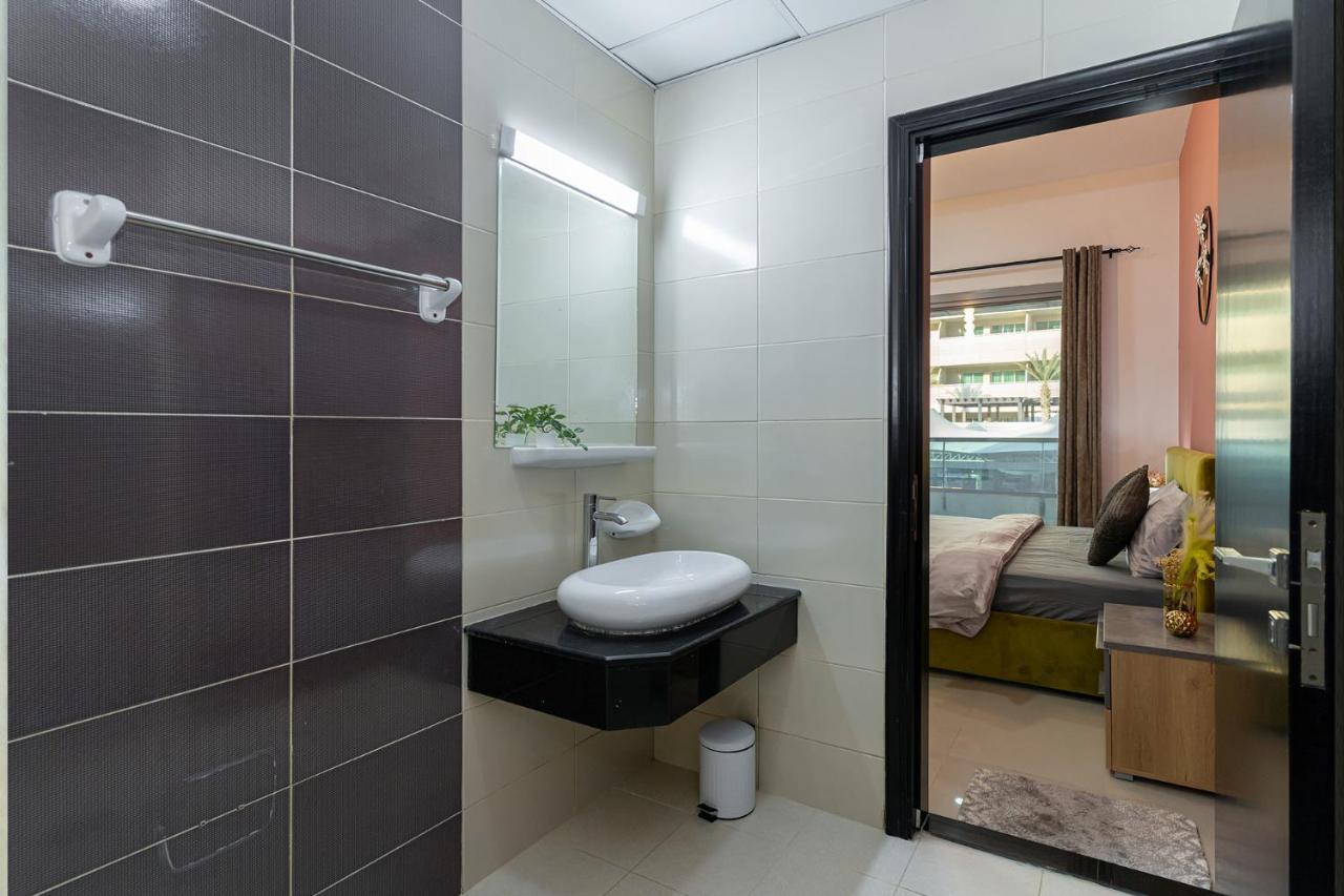 Cozy 1br In Marina/near By Beach/metro Tram Dubai