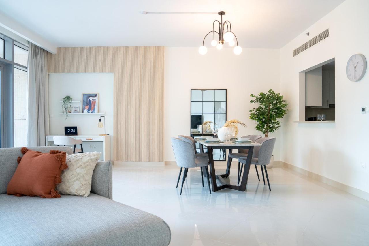 Higuests - Elegant With Terrace Minutes From Burj Khalifa Apartment *