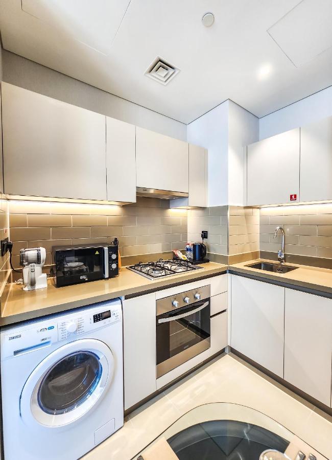 Phenomenal 1 Bedroom Near Burj Khalifa Apartment