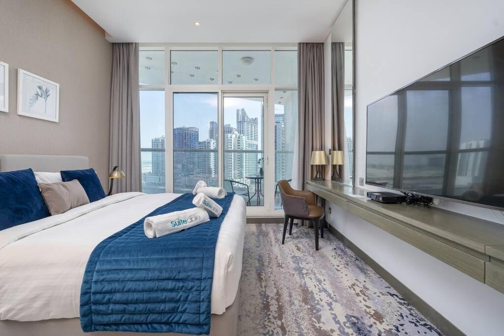 Modern Studio With Prime View Of Canal Apartment
