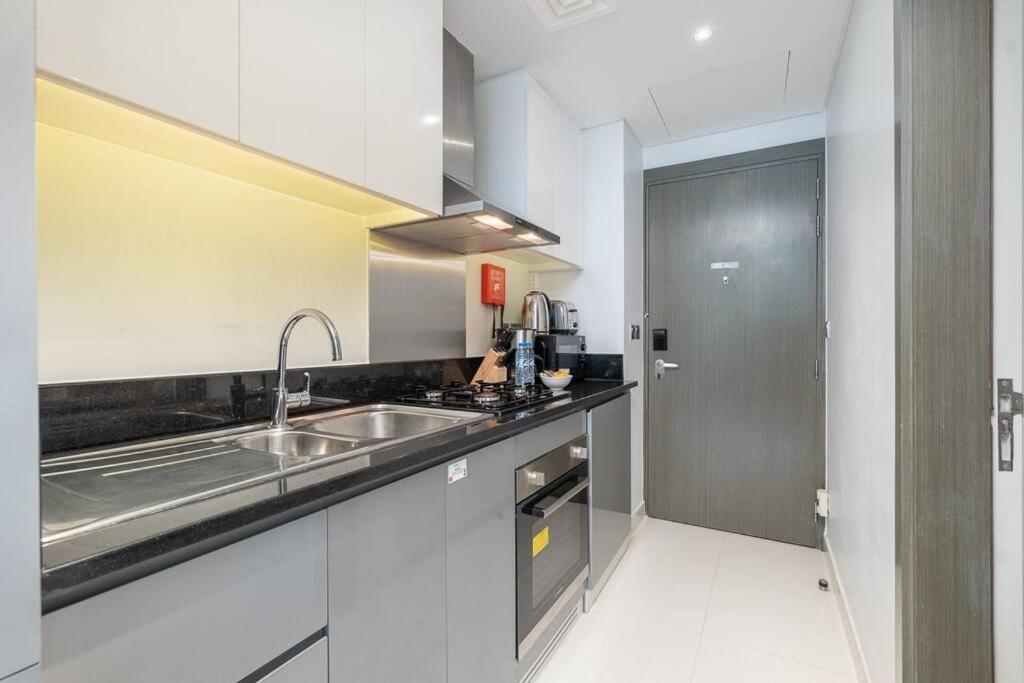 Apartment Modern Studio With Prime View Of Canal Dubai
