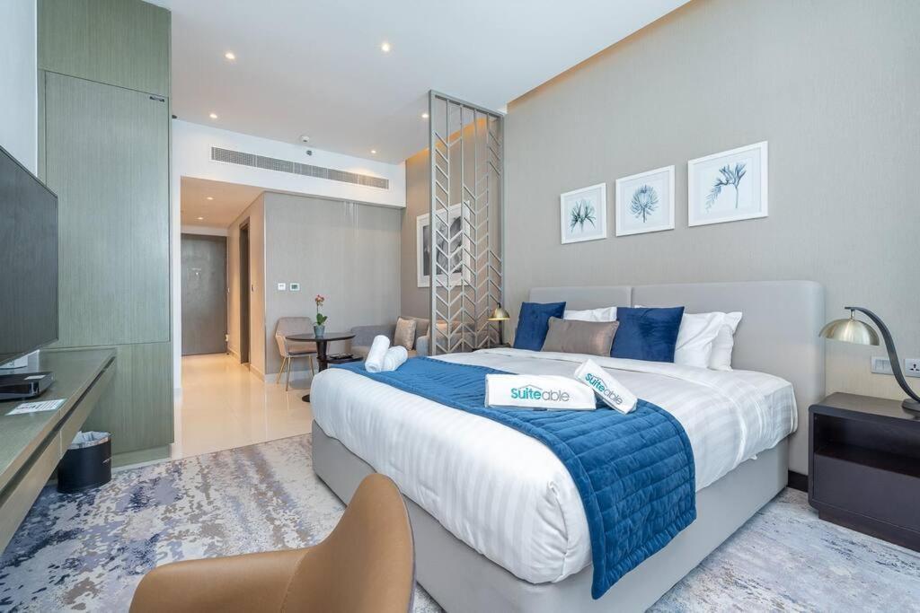 Modern Studio With Prime View Of Canal Apartment