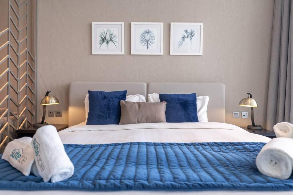 Modern Studio With Prime View Of Canal Apartment Dubai