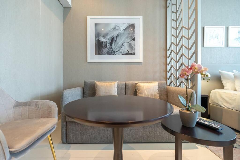Modern Studio With Prime View Of Canal Apartment Dubai
