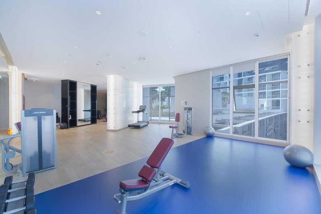 Modern Studio With Prime View Of Canal Apartment