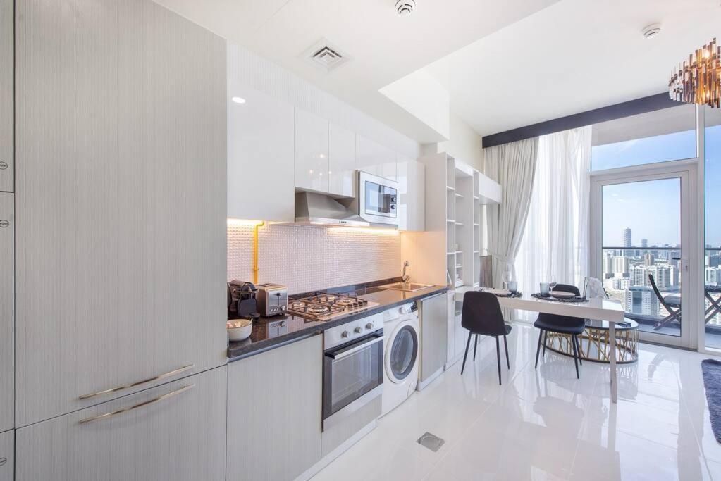 Breathtaking View Compact & Modern Spacious Apartment Dubai