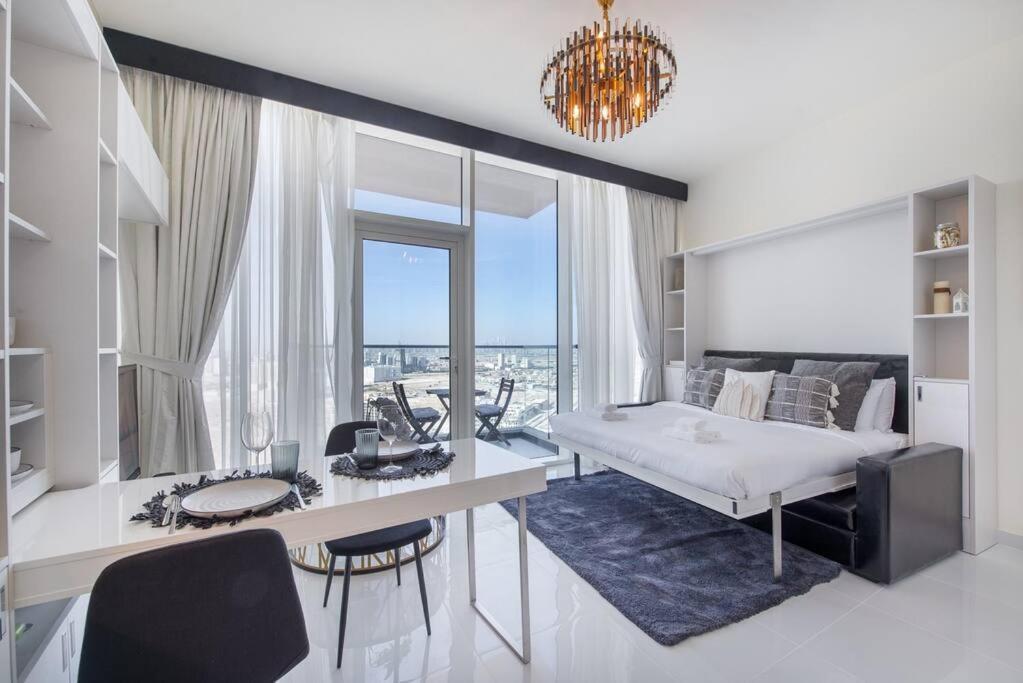Breathtaking View Compact & Modern Spacious Apartment Dubai