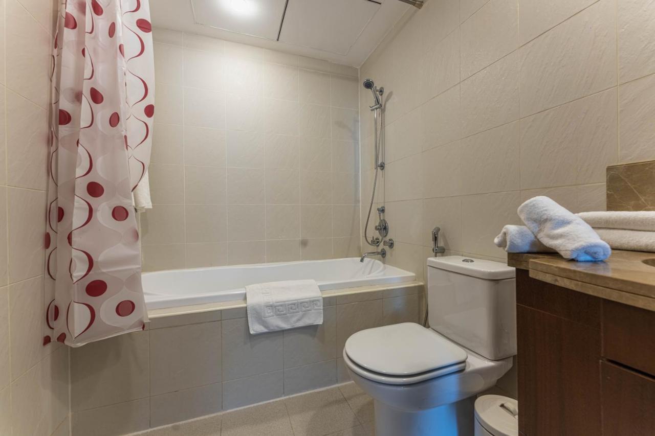 First Class 1br With Fountain View