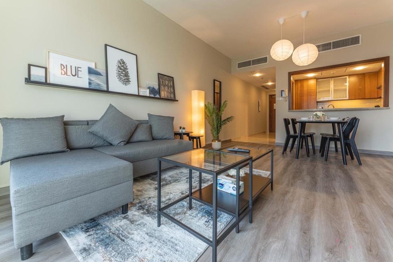 First Class 1br With Fountain View *