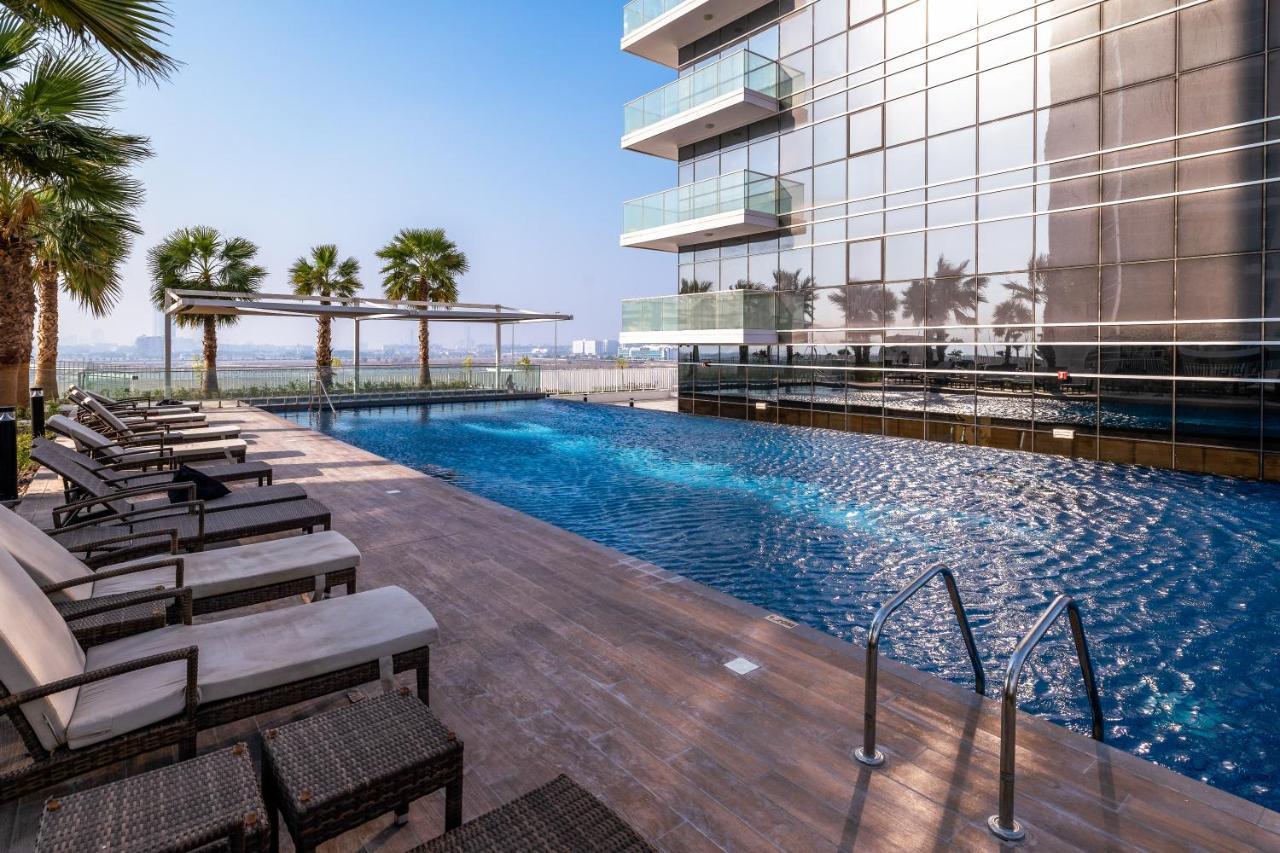 Immaculate 1br At Carson C Daire *
