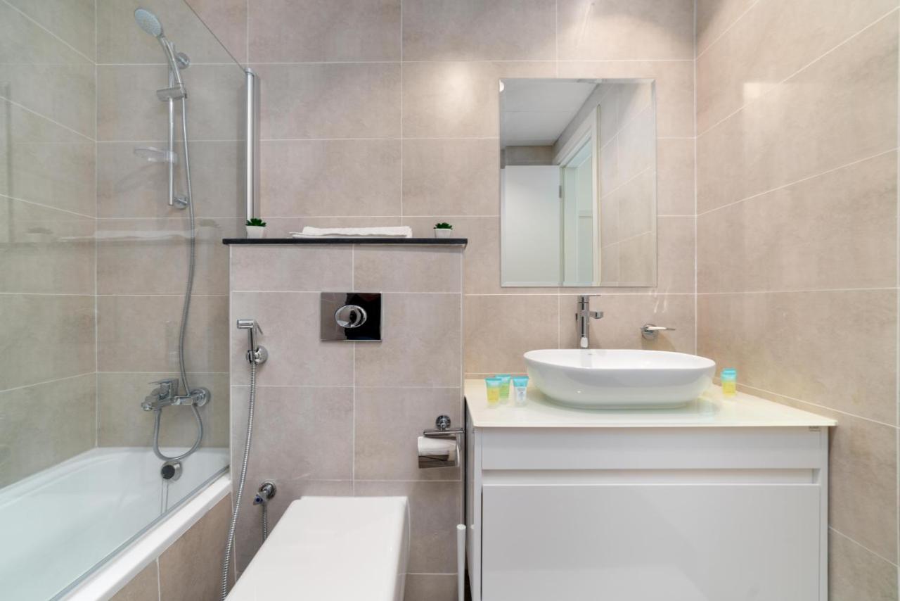 Immaculate 1br At Carson C Daire *