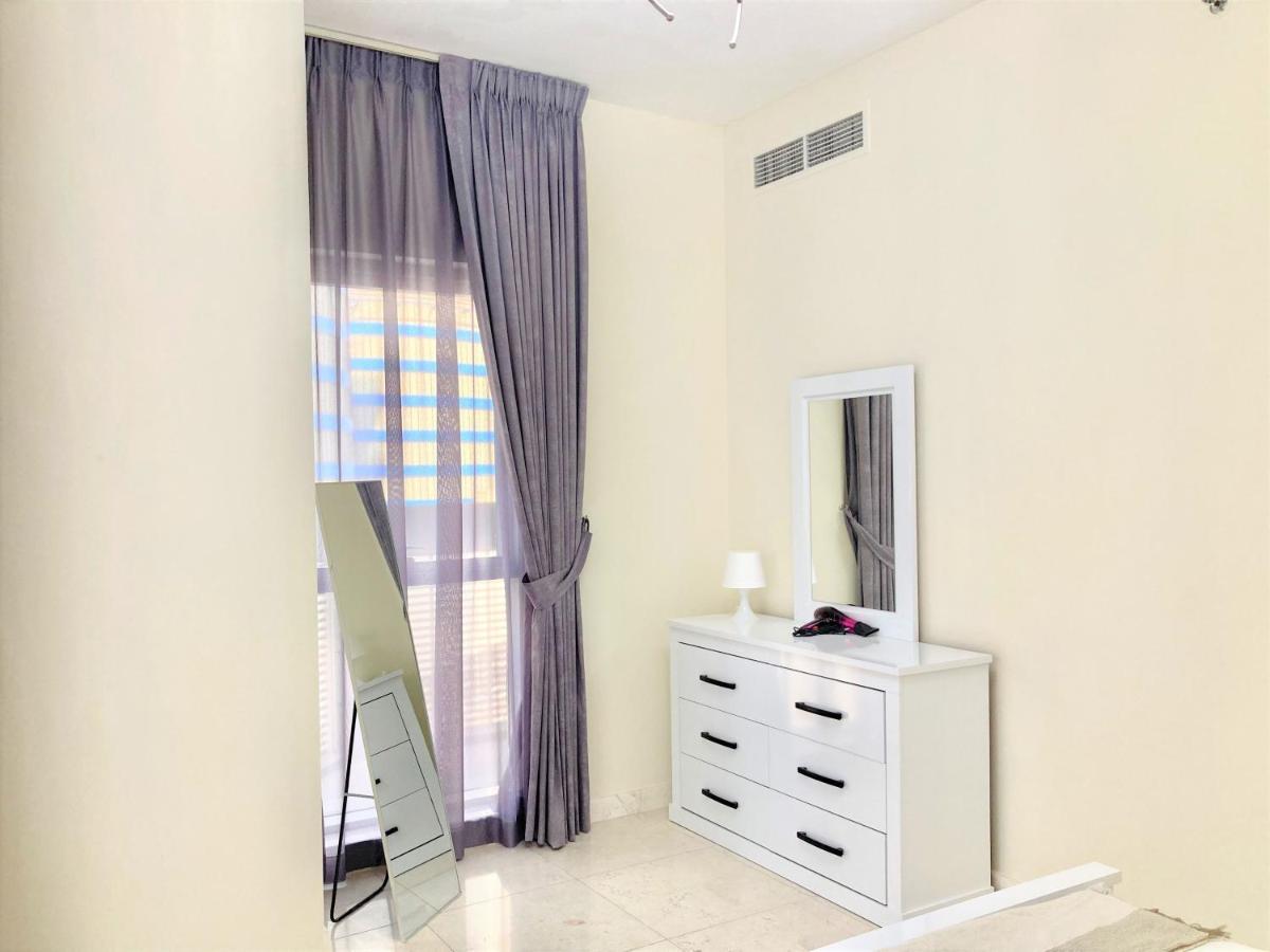 Gorgeous 1b With Balcony In Business Bay Apartment *