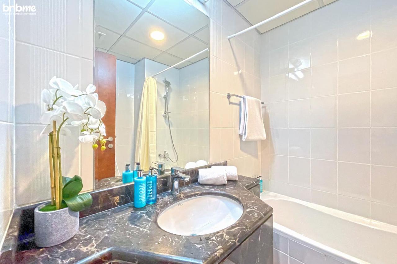 Bnbmehomes - Spacious Studio In Downtown Near Burj Khalifa - 1703 Apartment Dubai