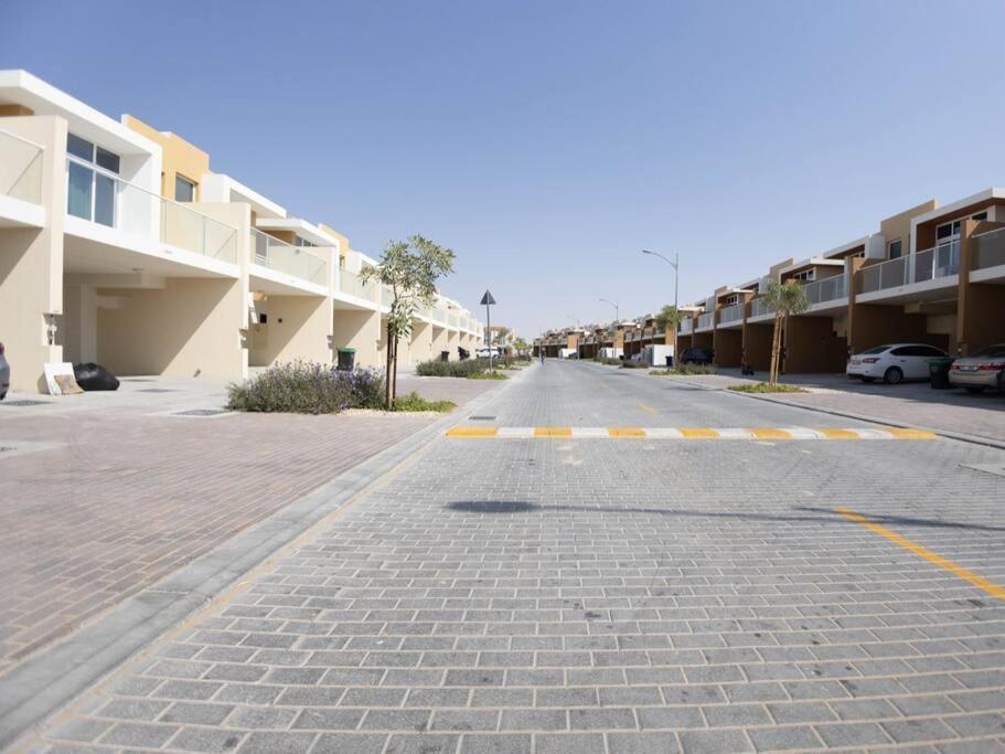 Corner 3bedroom Townhouse In Avencia Cluster Dh2 Villa *