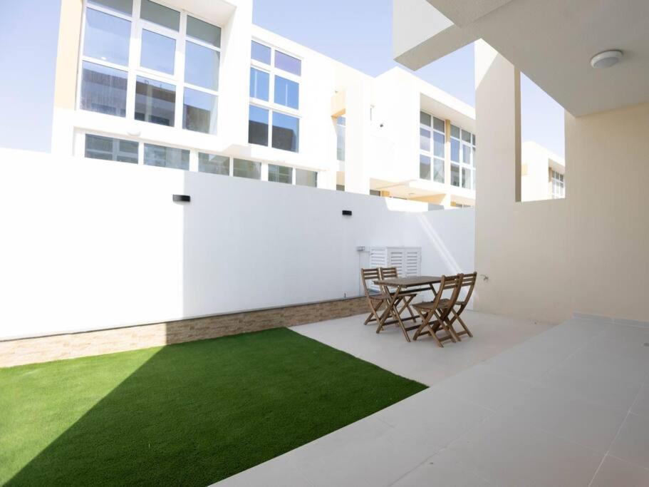 Villa Corner 3bedroom Townhouse In Avencia Cluster Dh2