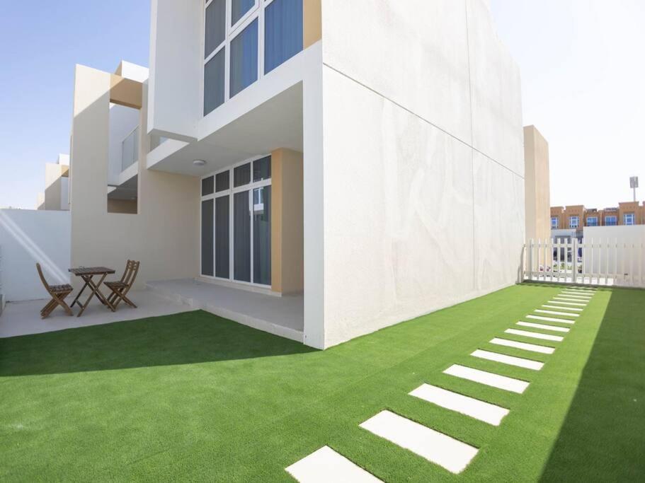 Villa Corner 3bedroom Townhouse In Avencia Cluster Dh2