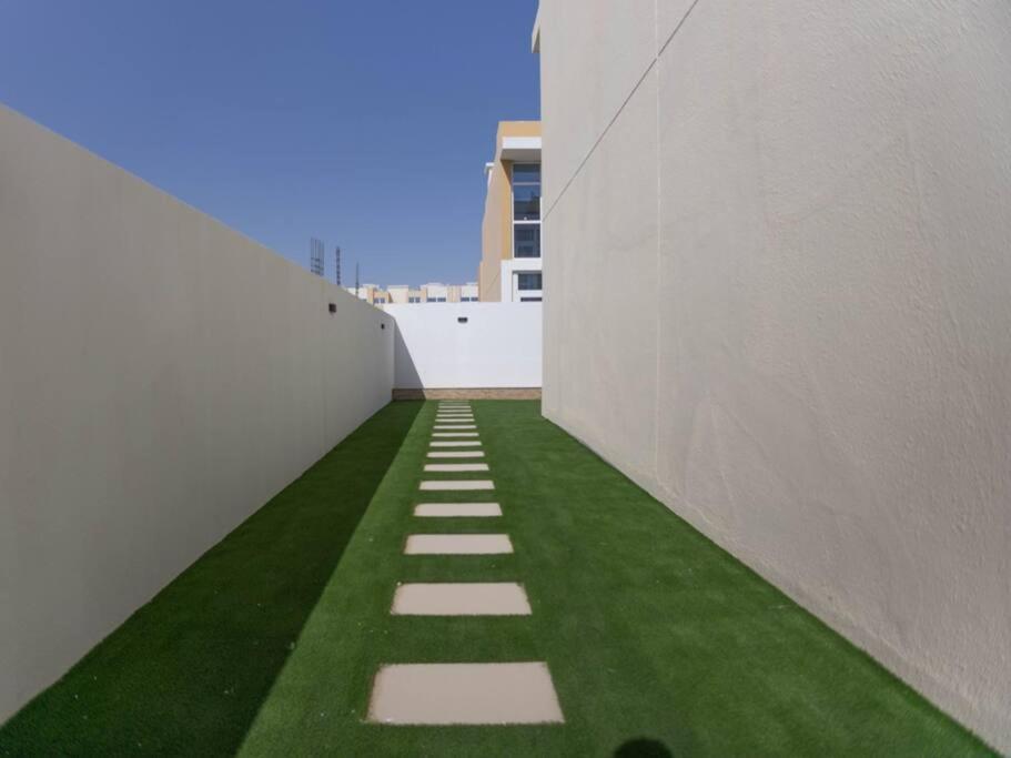 Corner 3bedroom Townhouse In Avencia Cluster Dh2 Villa *