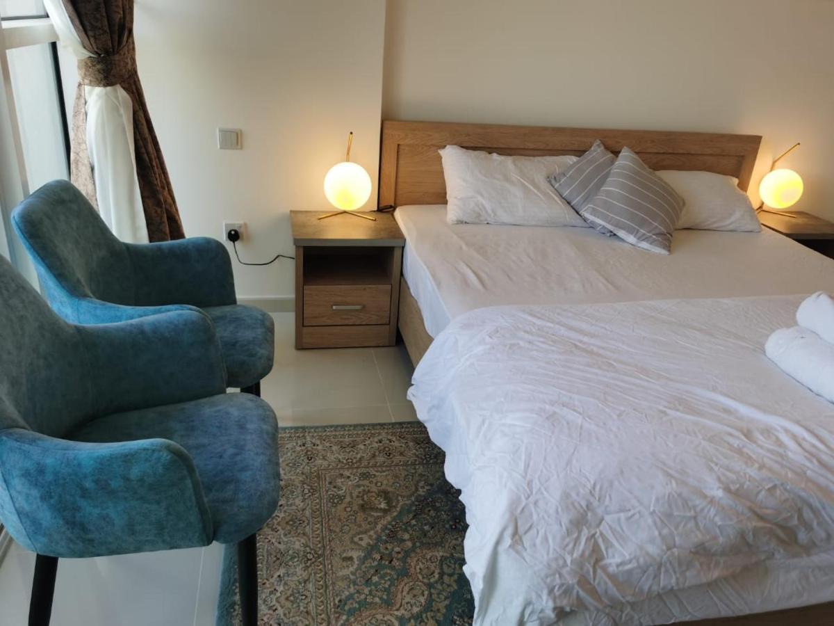 Gharfar-2 Heaven Escape-golf View-high Floor-netflix-gym-pool-perfect Staycation Apartment