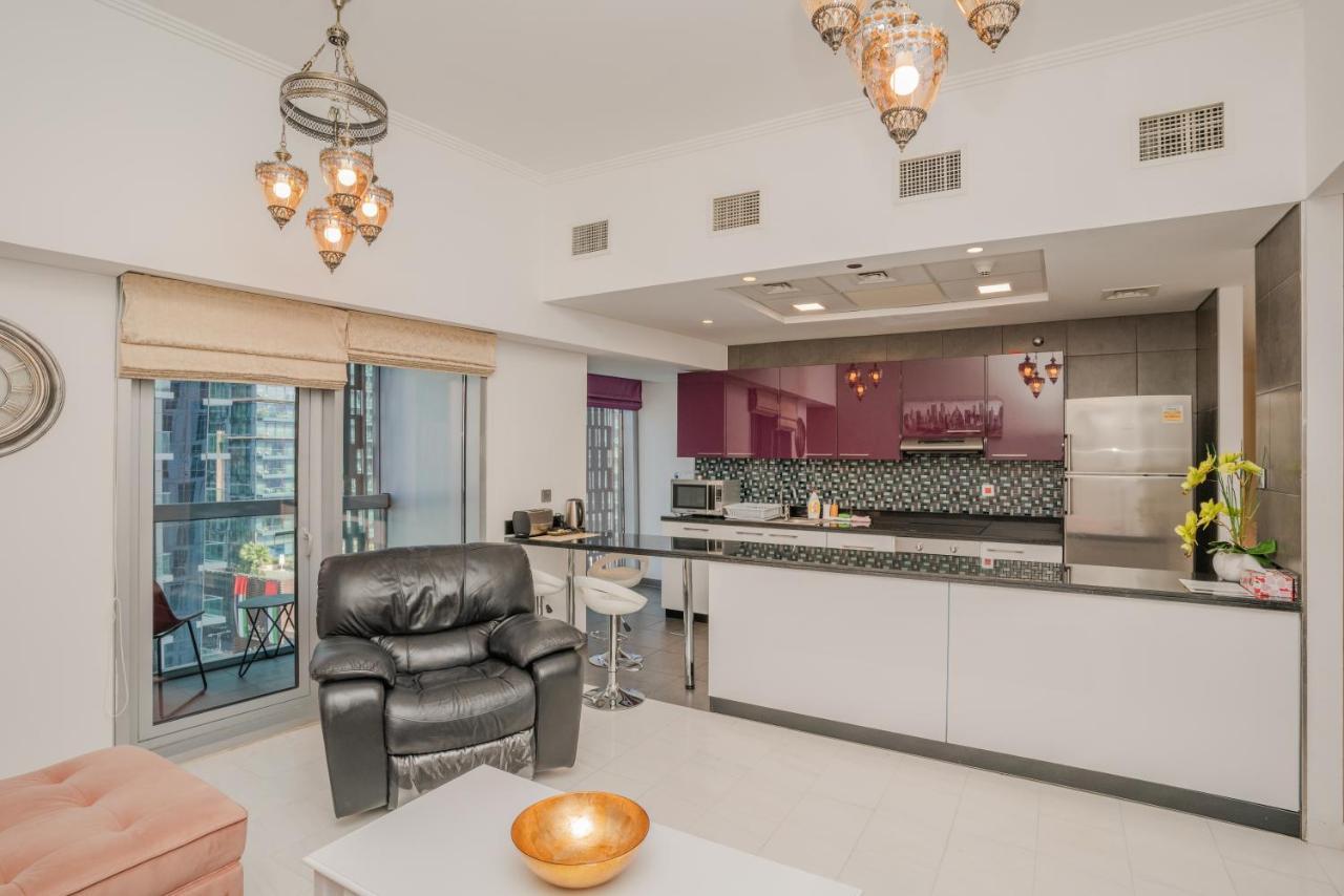 Apartment Large 2 Bedroom, Pool And Gym Access, Cayan Tower *