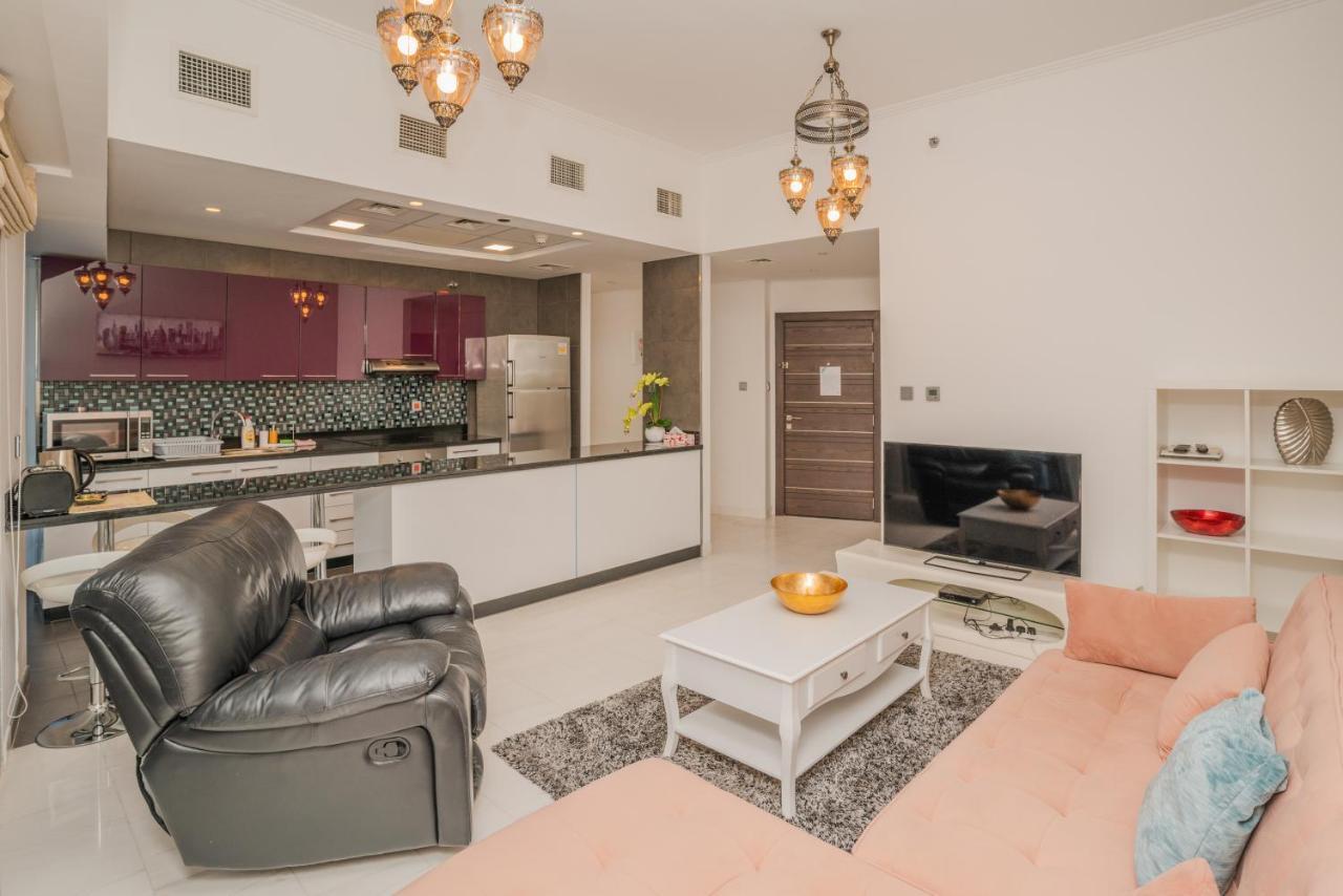 Apartment Large 2 Bedroom, Pool And Gym Access, Cayan Tower