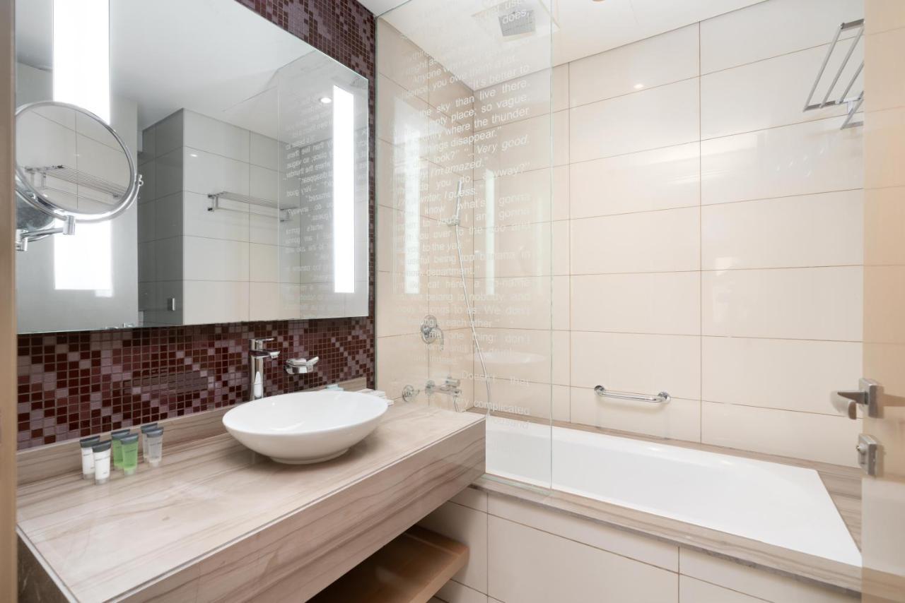 Lux Bnb Paramount Tower I Burj Views Apartment
