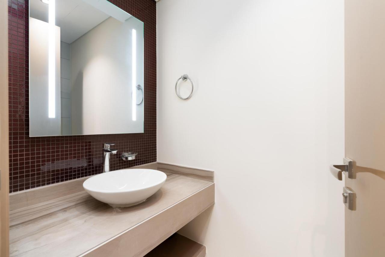 Apartment Lux Bnb Paramount Tower I Burj Views Dubai