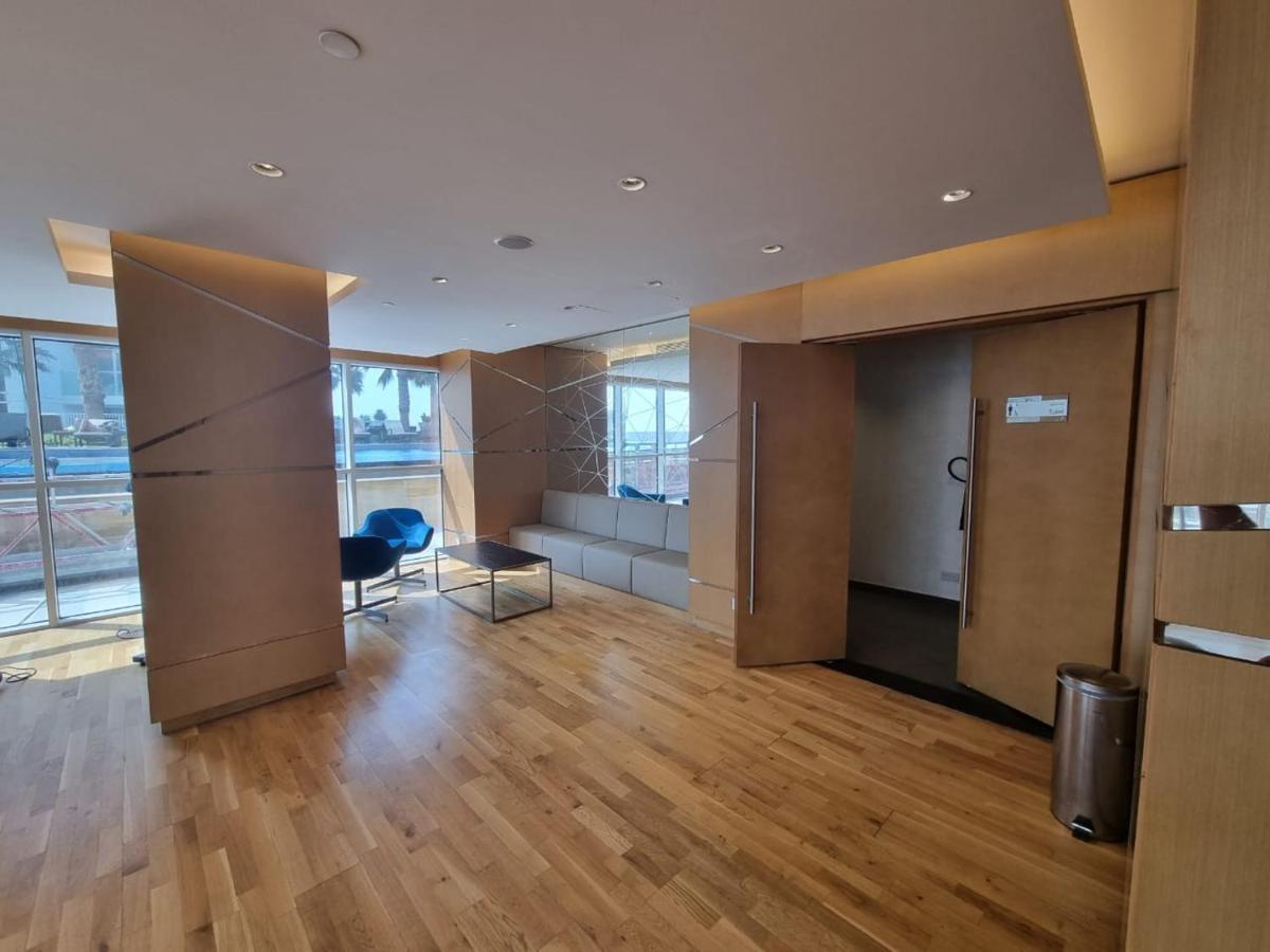 Immaculate 1br At Carson C Daire *