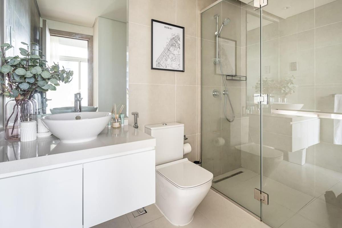 Frank Porter - Studio One Apartment Dubai