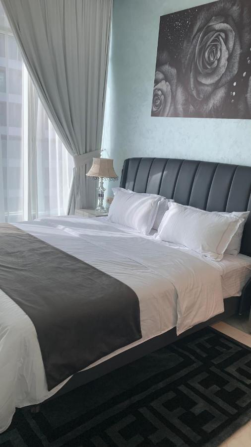 Apartment Beautiful 2 Bedroom High Floor Bays
