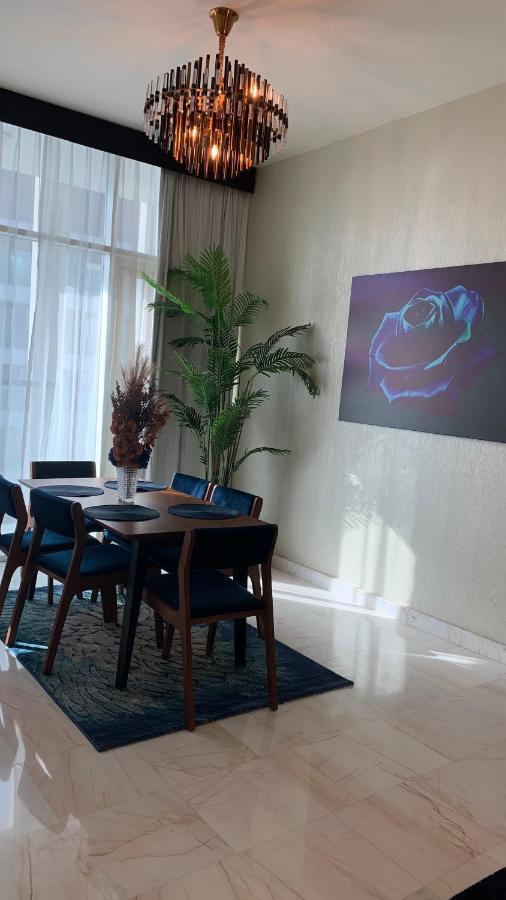 Apartment Beautiful 2 Bedroom High Floor Bays