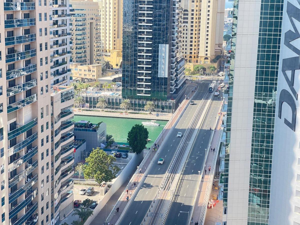 Luxury With Marina View Close To Jbr And Metro With Shared Kitchen Homestay