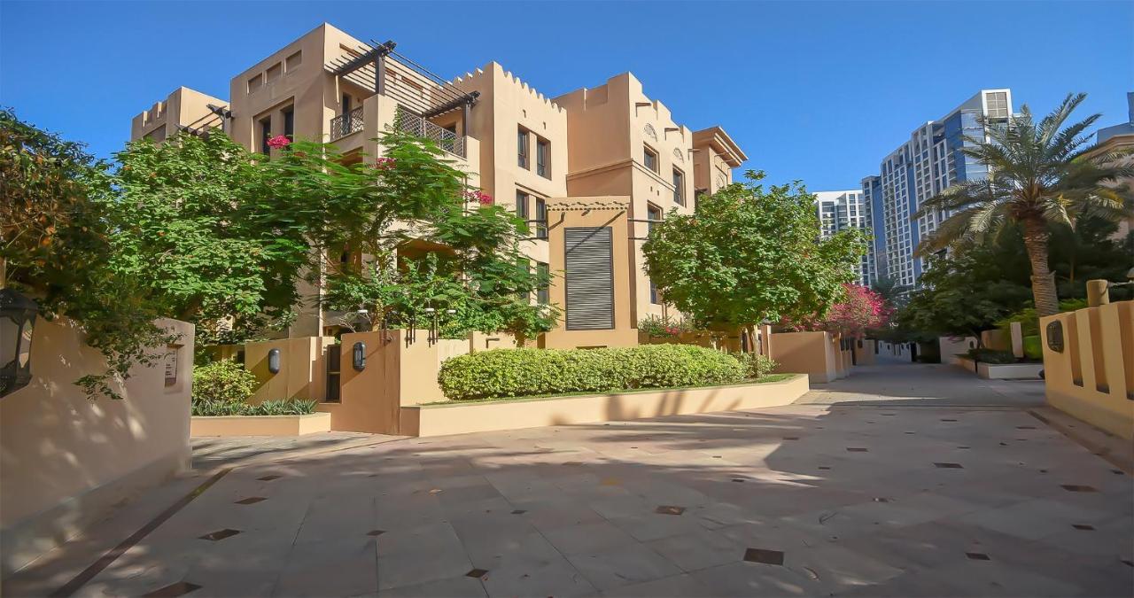 Daire Brachium By Star Stays, Peaceful Downtown Short Walk To Mall & Burj Khalifa Dubai