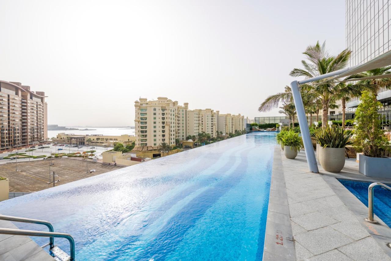 Ultra Luxury Palm Tower With Shared Facilities Dubai