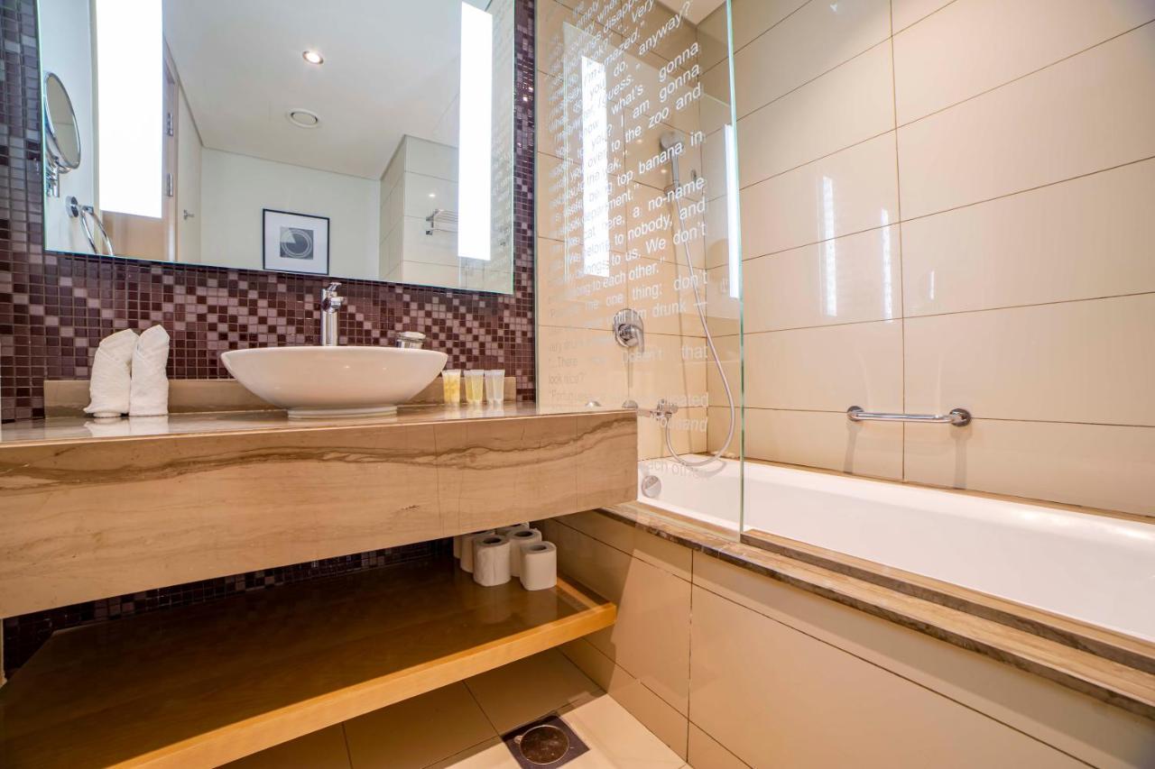 Luxury 2br In Paramount Towers Business Bay